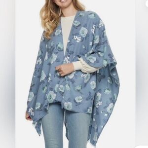 Lauren Conrad floral poncho wrap, blue/white/grey roses
kimono-open front wrap,